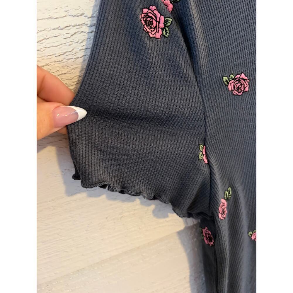 Rebellious One Gray Ribbed Rose Embroidered Crop Top Y2K Baby Tee Size Medium - Picture 8 of 10